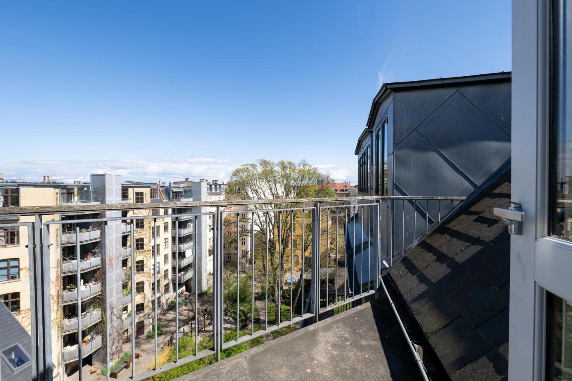 Bright 3br With Balcony And Amazing View Lägenhet *