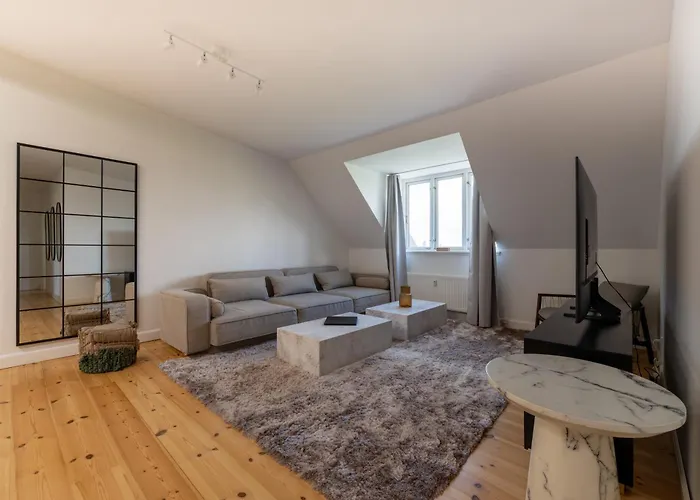 Bright 3Br Apartment With Balcony And Amazing Lake View