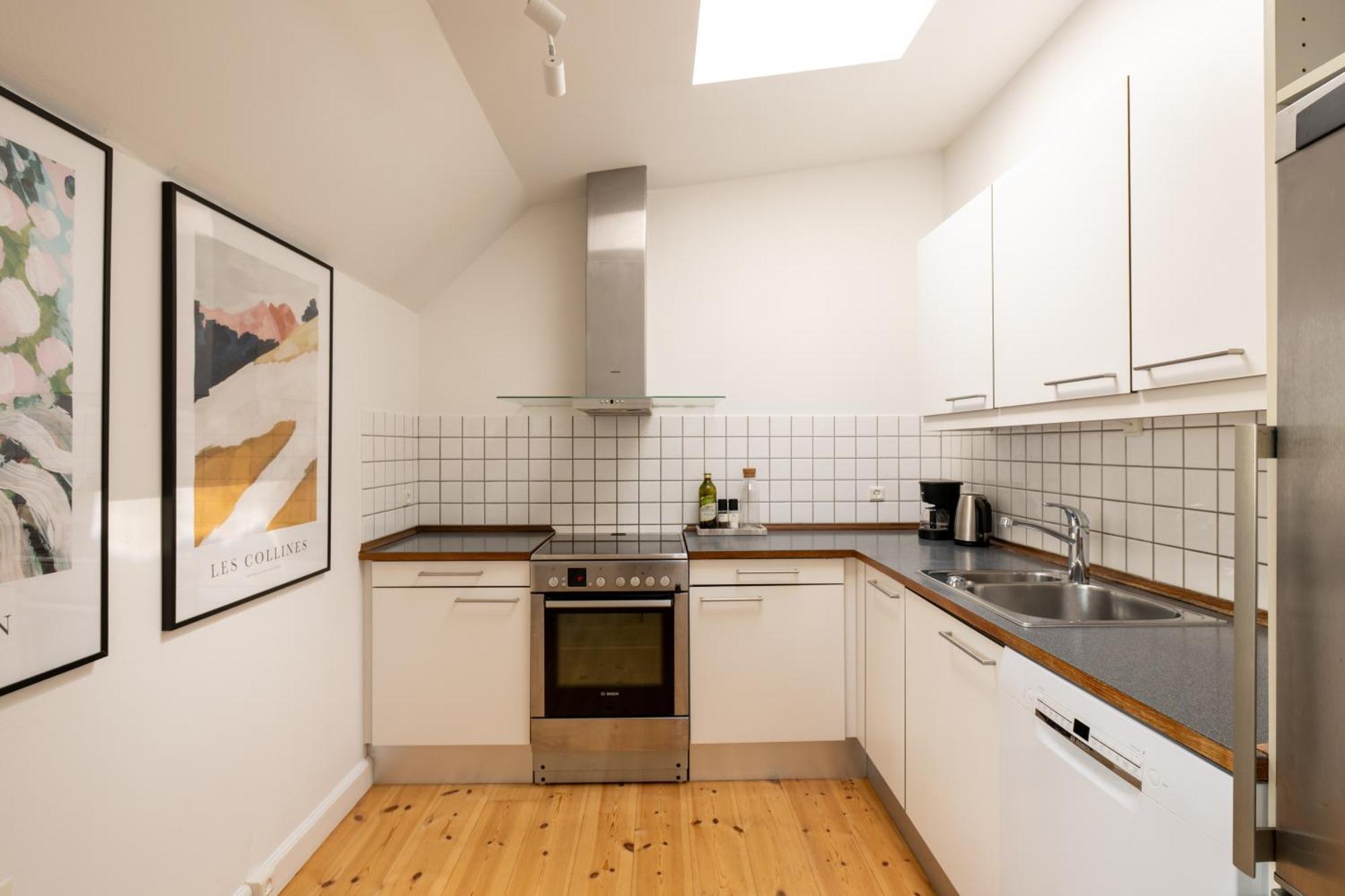 Bright 3br With Balcony And Amazing View *